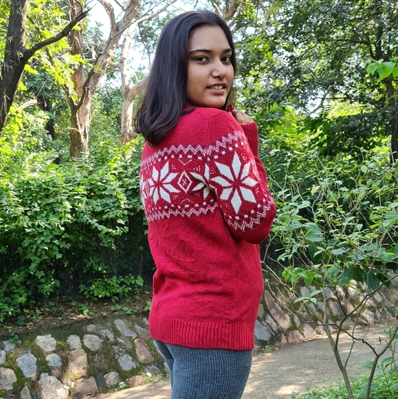 Knitted red cardigan. - Picture 2 of 5